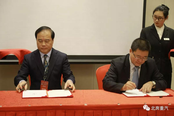北奔重汽在蜂集萬采快遞物流裝備暨物料采購博覽會期間簽約300臺V3ET高效物流車
